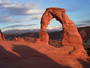 1200px-Delicate arch sunset.jpg
